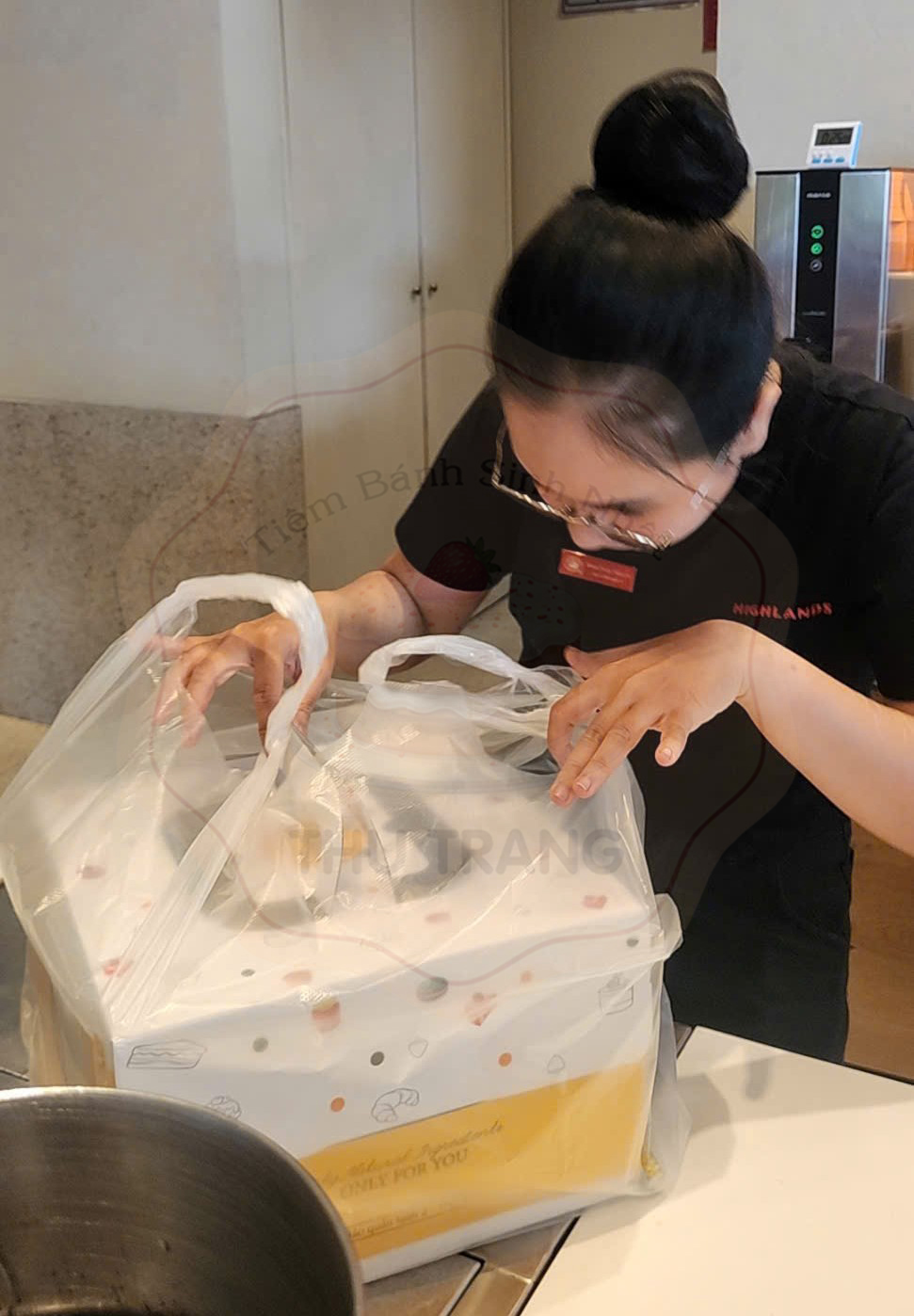 hình ảnh giao bánh tại Hoàn Kiếm Hà Nội