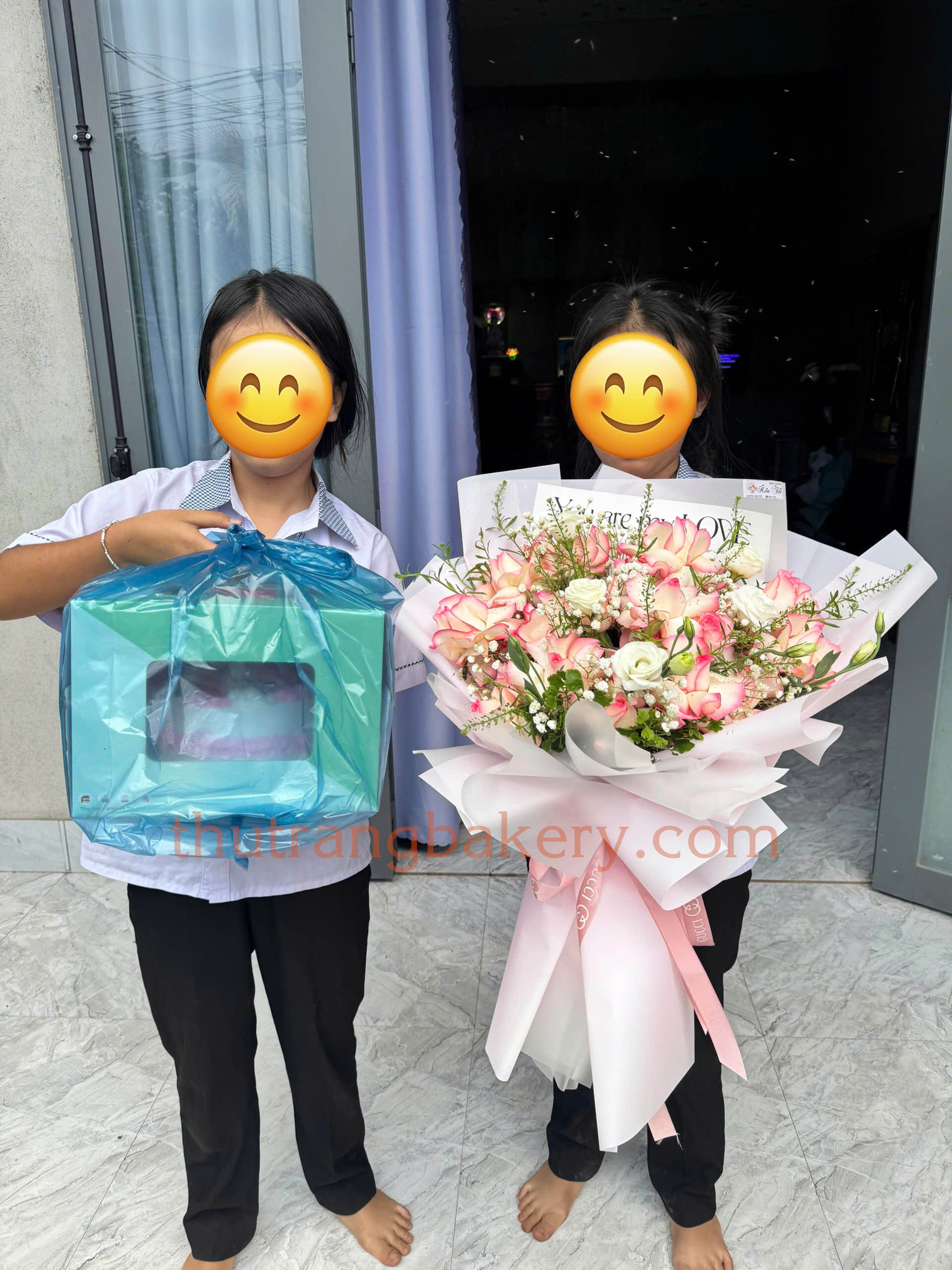 Giao bánh kem và hoa tươi tại Bình Long