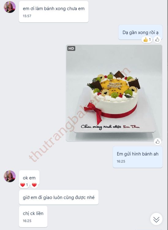 khách hàng đặt bánh kem