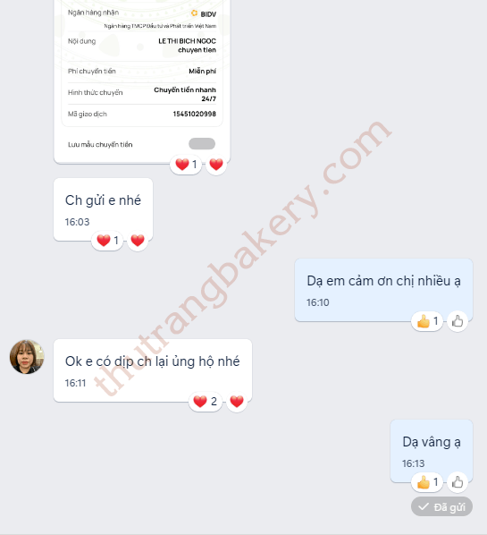 khách hàng đặt bánh tại Tân Uyên