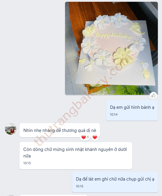 khách mua bánh tại Long Biên