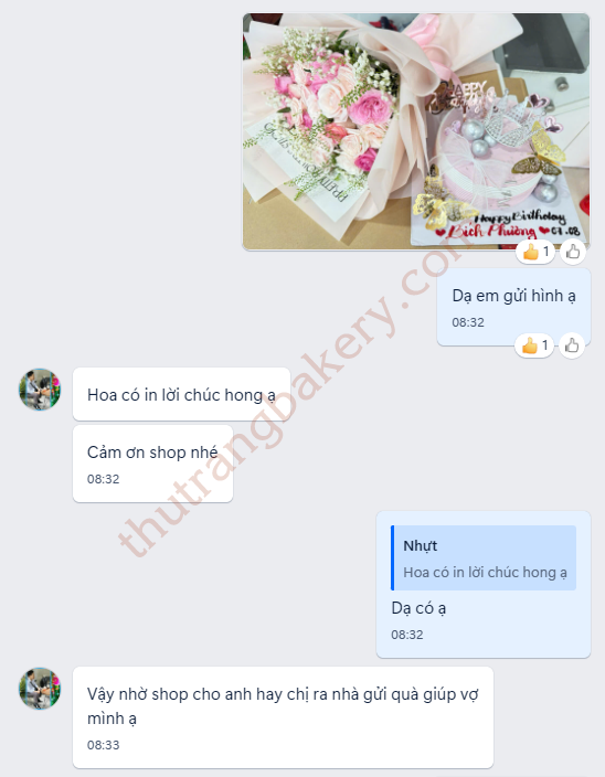 khách đặt combo hoa và bánh kem